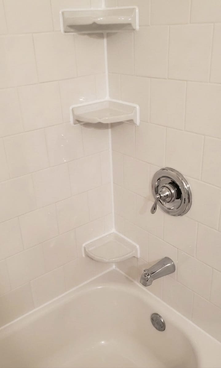 After tub corner and shelf re-caulking in Vaughan.